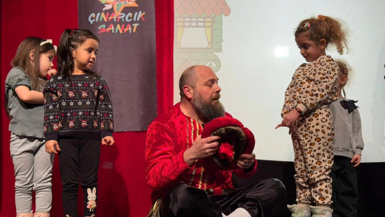 KARAGÖZ İLE HACİVAT MİNİKLERLE BULUŞTU