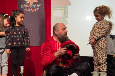 KARAGÖZ İLE HACİVAT MİNİKLERLE BULUŞTU