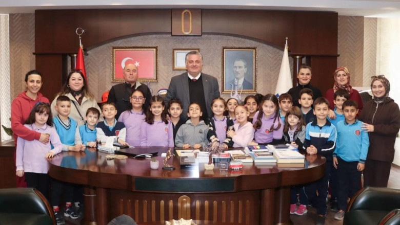 ÖĞRENCİLER’DEN BAŞKAN GÜREL’E ZİYARET