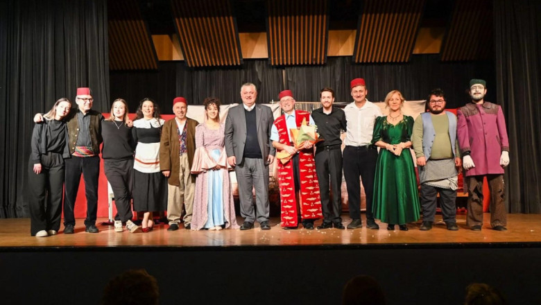 TAHİR İLE ZÜHRE SANATSEVERLERLE BULUŞTU