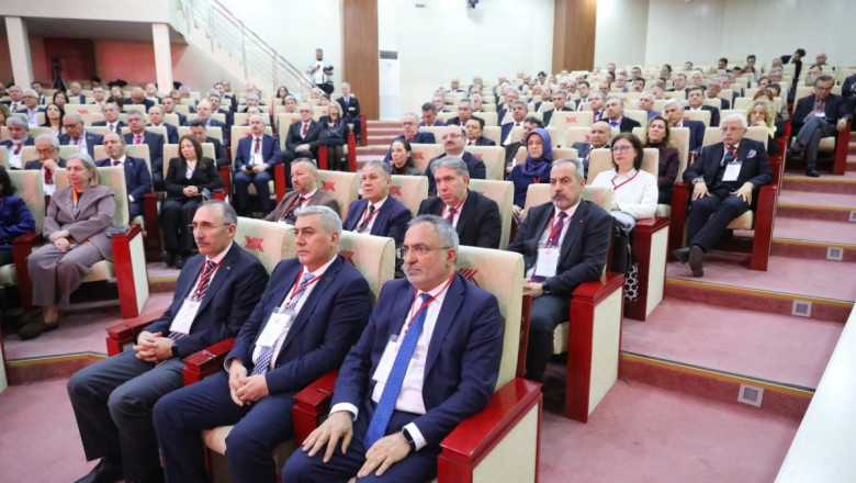 REKTÖR BAHÇEKAPILI ÜAK TOPLANTISI’NA KATILDI