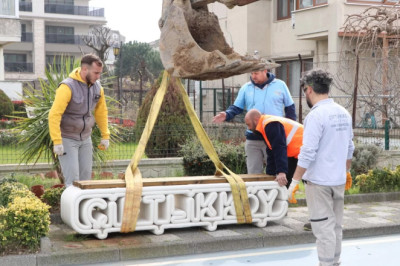 ÜRETİLEN BANKLAR SAHİLDE YERİNİ ALDI