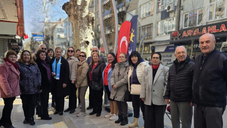 İYİ PARTİ’DEN KADINLARA İNCİ BİLEKLİK…