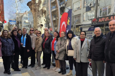 İYİ PARTİ’DEN KADINLARA İNCİ BİLEKLİK…