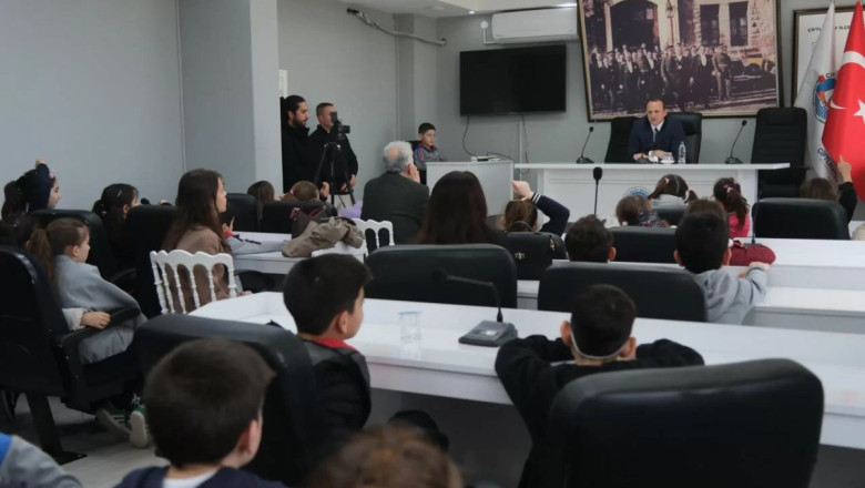 BAŞKAN YELE, ÖĞRENCİLERLE BULUŞTU