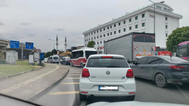 KAVŞAKTA BAKIM TRAFİK FELÇ!