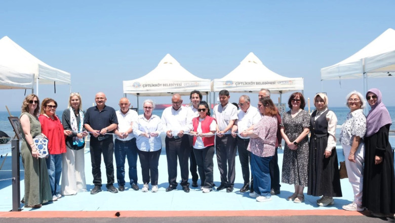 ÇİNİ KURSİYERLERİ ESERLERİNİ SERGİLEDİ