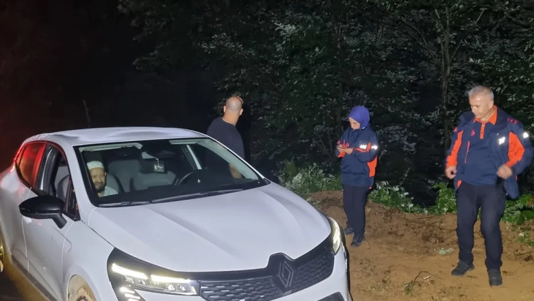 Sugören kırsalında araçları çamura saplanan vatandaşları AFAD kurtardı