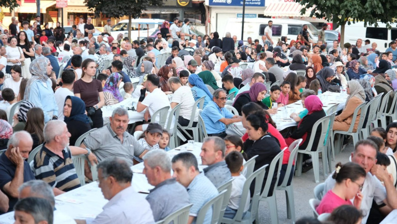 BAŞKAN FAZLACA’DAN AŞURE İKRAMI