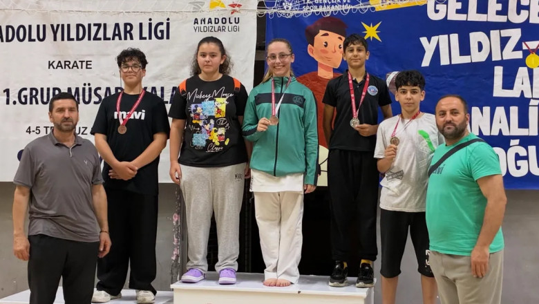 Çiftlikköy Belediyespor Karate Takımı Sakarya'dan madalyalarla döndü