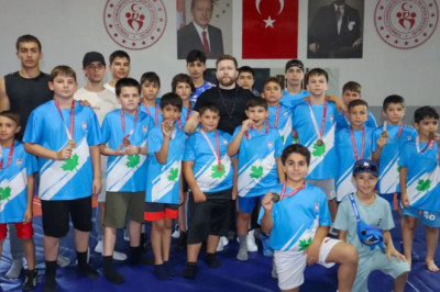 Yalova Belediye Spor Kulübü güreşçilerinden büyük başarı