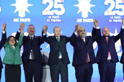 AK PARTİ’DE ÇEYREK ASIRLIK BULUŞMA