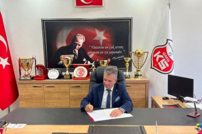 Yönetim kurulu üyelerini istifaya davet eden başkanı görevden aldılar