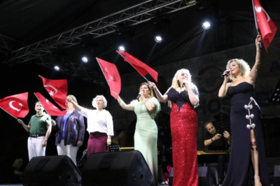 ZAFER BAYRAMI COŞKUSU KONSERLERLE TAÇLANDI