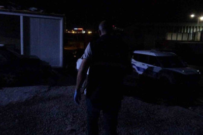 İş yerinde iki arkadaş arasında silahlı kavga: 1 yaralı
