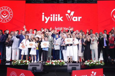 YALOVA’NIN LALE ANNESİNE GÖNÜLLÜLÜK ÖDÜLÜ