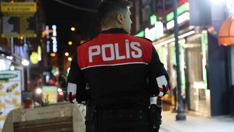 Elazığ'da asayiş ve narkotik ekipleri Köfteciler Sokağı'nda denetim yaptı