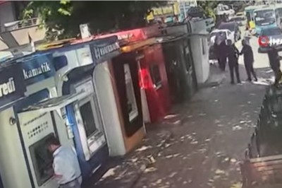 Yalova’da ATM’lere çekiçle saldırarak paramparça etti