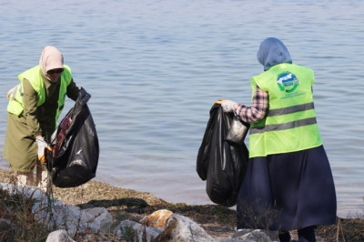1 TON KATI ATIK TOPLANDI