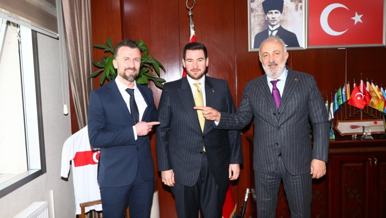 AK PARTİ ÇİFTLİKKÖY BELEDİYE BAŞKAN ADAYI RECEP HACI BASINA TANITILDI