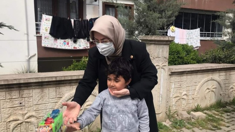 AKYOL VE BAĞATAR 23 NİSANDA ÇOCUKLARI UNUTMADI