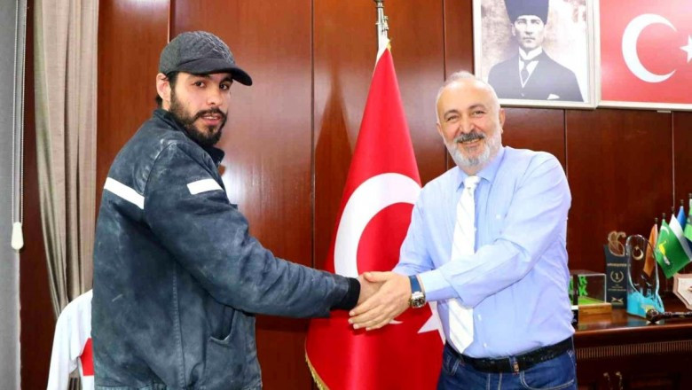 Belediyenin kaybolan 25 bin lirasını teslim etti