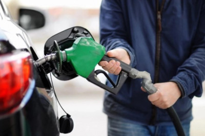 Bu gece yarısından itibaren motorine 1 lira 21 kuruş indirim gelmesi bekleniyor