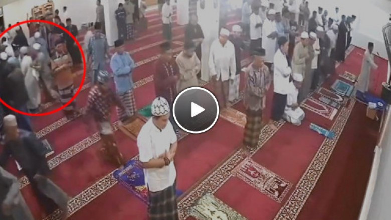 Endonezya'da, Depreme Camide Yakalanan Cemaatin Korku Dolu Kaçısı Kameraya Yansıdı