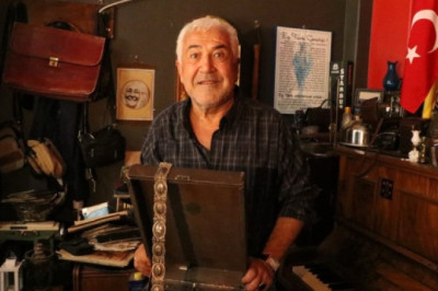 Hobi Olarak Başladı, Yüzlerce Antika Biriktirdi