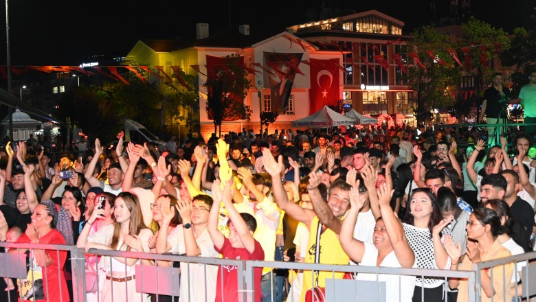 KURTULUŞUN 103. YIL DÖNÜMÜ COŞKUYLA KUTLANDI