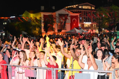 KURTULUŞUN 103. YIL DÖNÜMÜ COŞKUYLA KUTLANDI