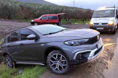 Yalova-Bursa Karayolu'nda Trafik Kazası: 2 Polis Memuru Yaralandı