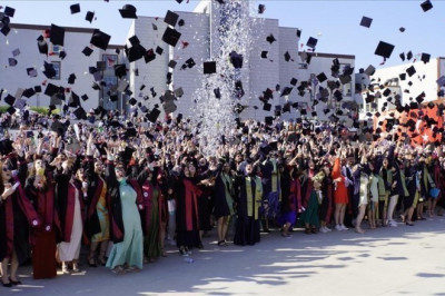 YALOVA ÜNİVERSİTESİ, 2022-2023 AKADEMİK YILI MEZUNİYET COŞKUSUNU YAŞADI