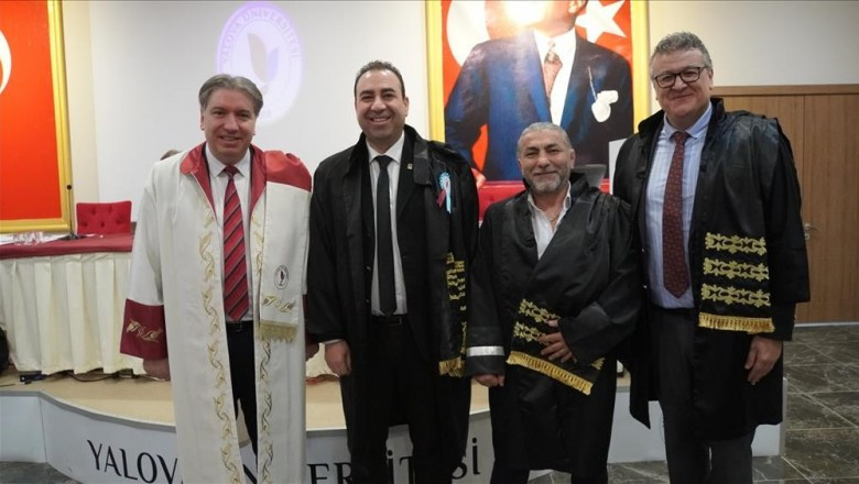 Yalova Üniversitesi’nde cübbe giyme töreni