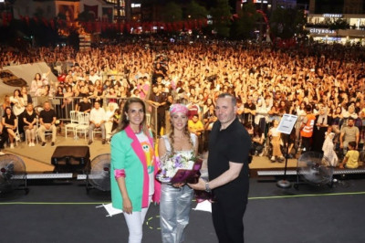 YALOVA’DA DERYA ULUĞ KONSERİNE YOĞUN İLGİ