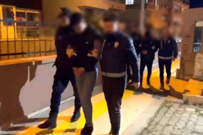 Yalova'da Kadının Bilezikleri Gasp Edildi, 2 Zanlı Tutuklandı