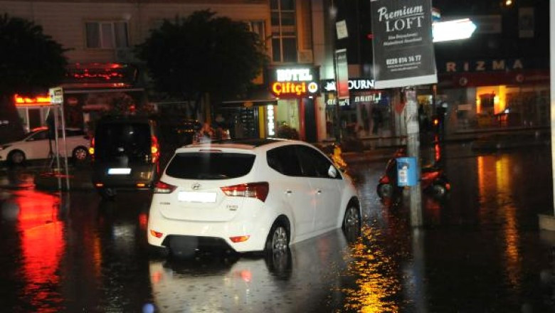 Yalova'da Yağış Hayatı Olumsuz Etkiledi