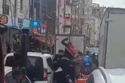 Kağıthane'deki trafik kavgasında önce zıpladı sonra yumrukladı; o anlar kamerada