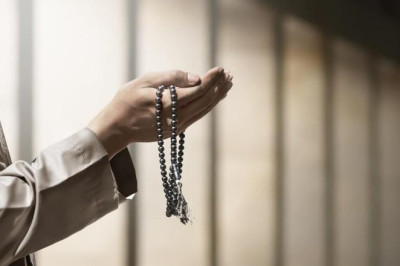 Cuma günü çekilecek tesbihler, zikirler, esmalar! Cuma günü okunacak dualar ve sureler neler?