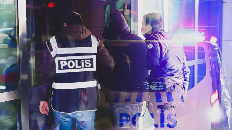 Son Dakika | Mersin'de Akdeniz Belediye Başkanı Hoşyar Sarıyıldız ve 5 meclis üyesi gözaltında