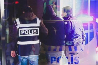 Son Dakika | Mersin'de Akdeniz Belediye Başkanı Hoşyar Sarıyıldız ve 5 meclis üyesi gözaltında