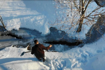 Bayburt'ta termometreler eksi 17'yi gösterdi; dere ve göletler dondu