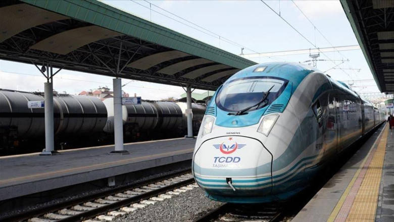 2025 YHT Bilet Fiyatları | Yüksek Hızlı Tren biletlerinin yeni tarifesi belli oldu... Ankara-İstanbul güzergahı kaç para oldu?