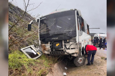 Gönen'de işçi servis midibüsü kaza yaptı: 4'ü ağır, 25 yaralı