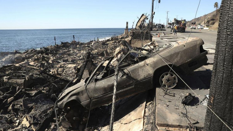 Milyarderlerin sahili küle döndü | Video Haber