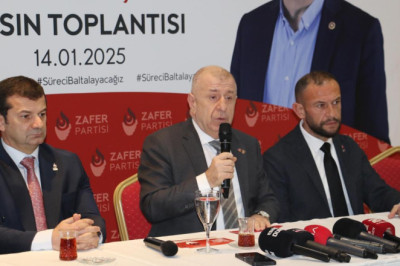 Ümit Özdağ: Ekrem Bey’in imkan ve kaynakları Şam’a değil, depreme ayırması gerekiyor