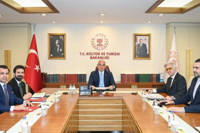 Bakan Ersoy, Tamer Karadağlı ile bir araya geldi