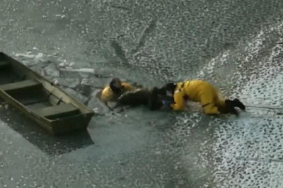 Buz tutan gölge korku dolu anlar! Köpek ve sahibi böyle kurtarıldı