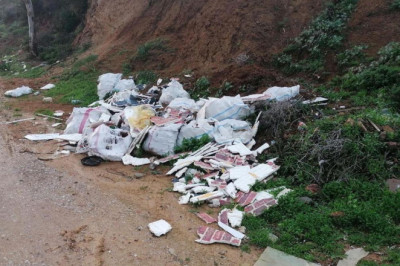 Bodrum'da yol kenarına inşaat atığı döken 2 kişiyi toplam 70 bin lira ceza