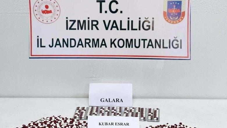 İzmir'de uyuşturucuya 2 gözaltı